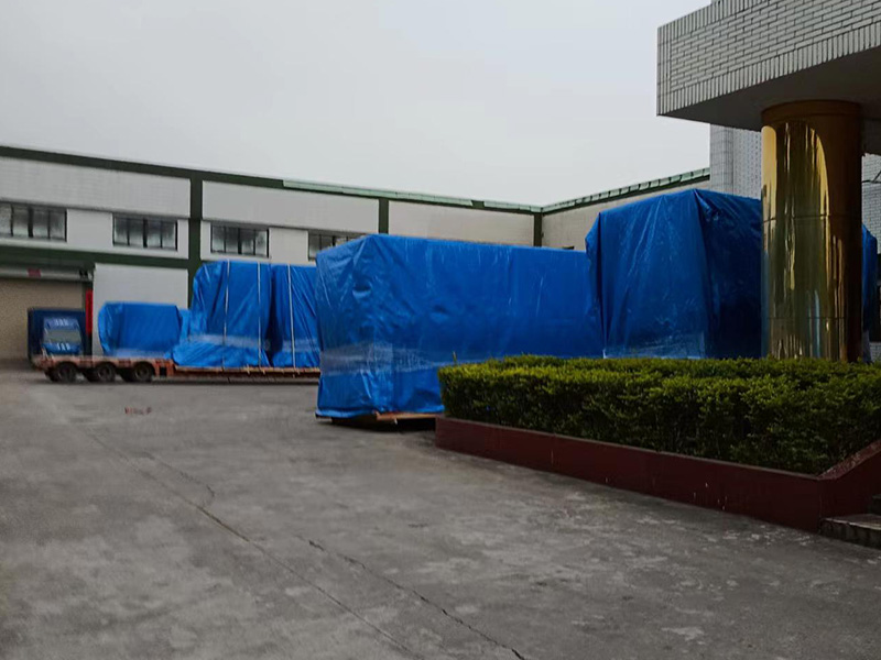 東(dōng)莞某公司重型設(shè)備防雨真空木箱(xiang)